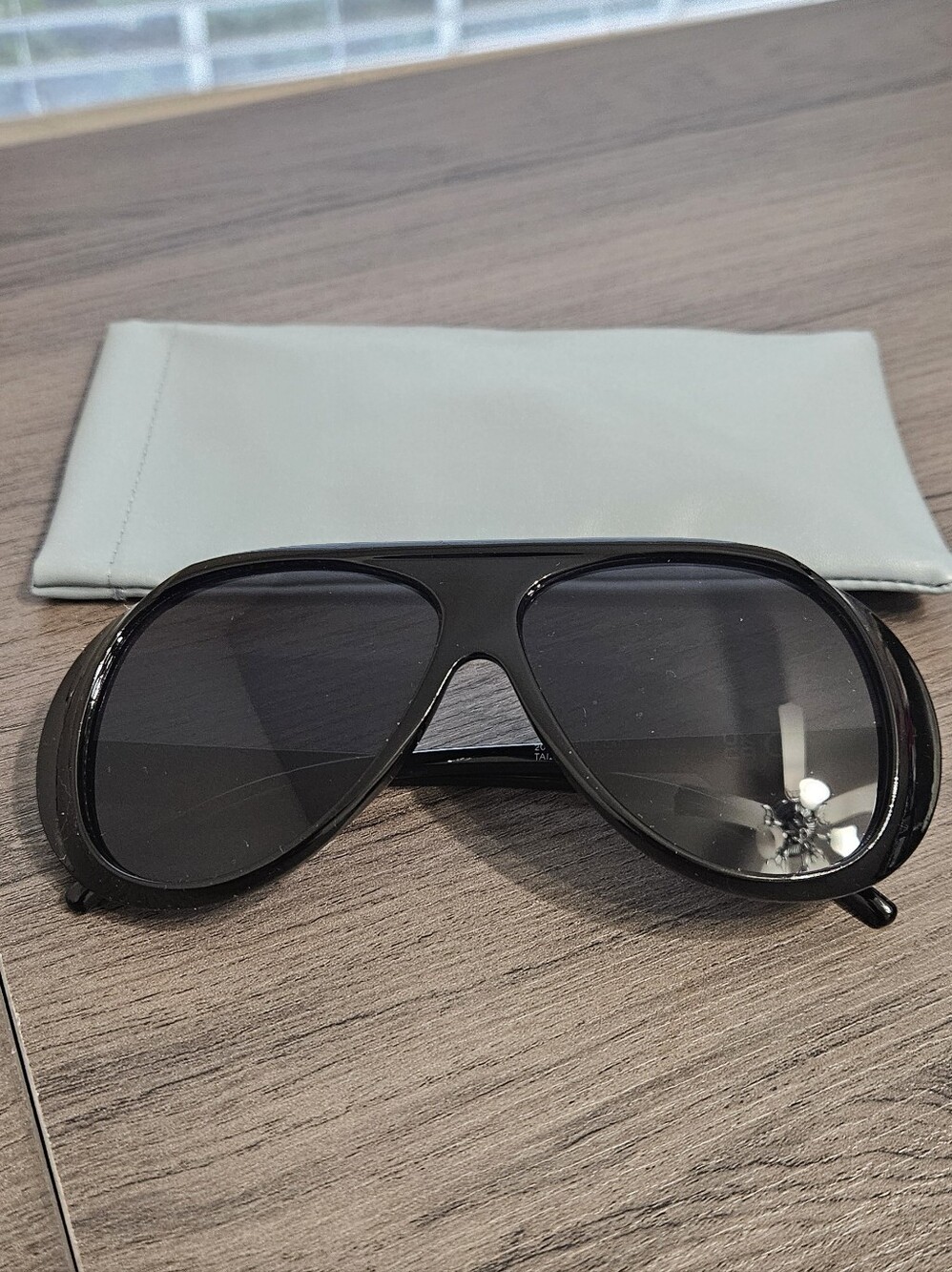 Vintage Aviator Sunglasses Black Tinted Lens Pouch Case and Cleaning Cloth - Picture 6 of 6
